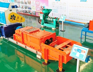 棕櫚榨油機(jī)多少錢一臺(tái)？華泰糧油機(jī)械廠家